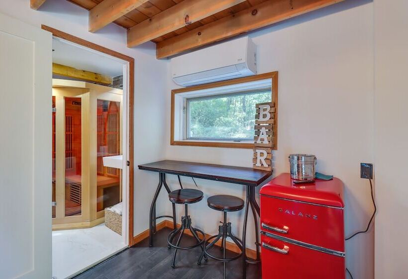 Hot Tub & Sauna: Secluded Pocono Getaway!