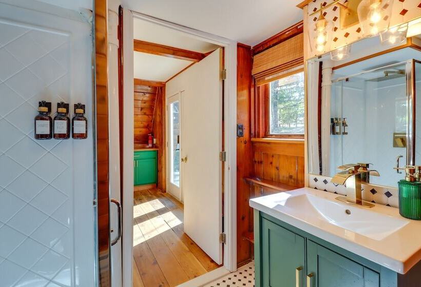 Hot Tub & Sauna: Secluded Pocono Getaway!