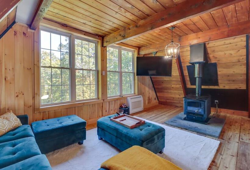 Hot Tub & Sauna: Secluded Pocono Getaway!