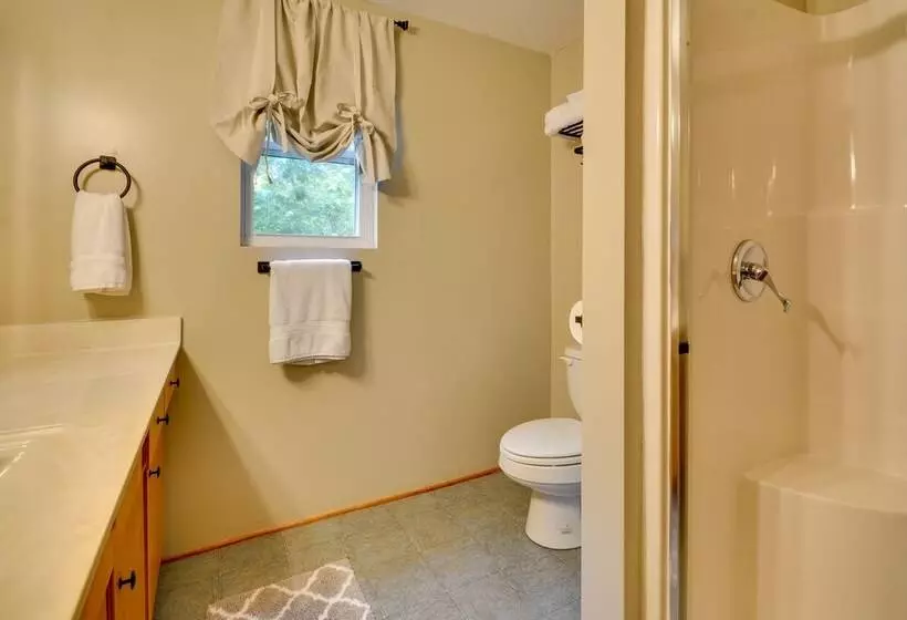 Serene Fancy Gap Cabin Retreat In Private Setting!