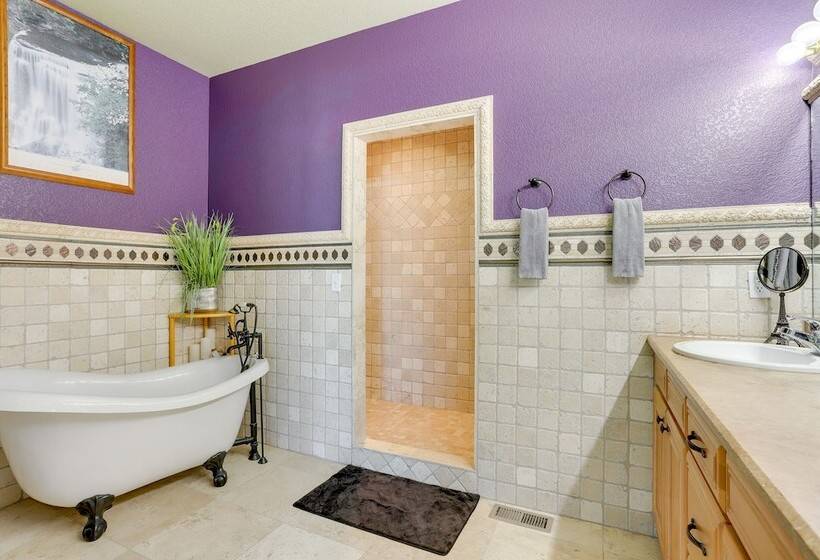 Spacious Brighton Home W/ Game Room + Fire Table!