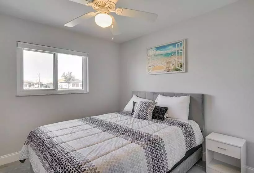 Furnished Lanai + Pool: Sunlit Cape Coral Getaway!