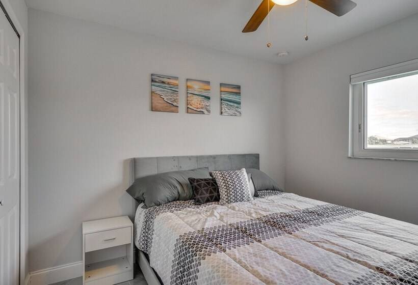 Furnished Lanai + Pool: Sunlit Cape Coral Getaway!