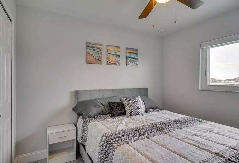 Furnished Lanai + Pool: Sunlit Cape Coral Getaway!