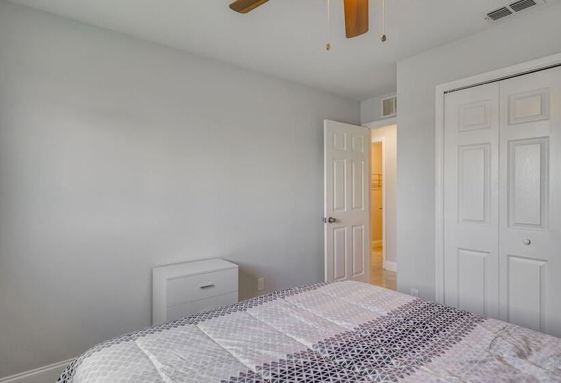 Furnished Lanai + Pool: Sunlit Cape Coral Getaway!