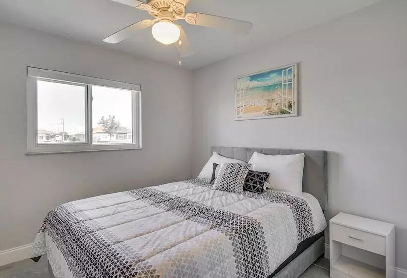 Furnished Lanai + Pool: Sunlit Cape Coral Getaway!