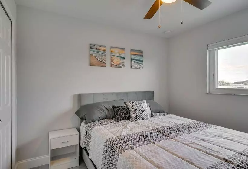 Furnished Lanai + Pool: Sunlit Cape Coral Getaway!
