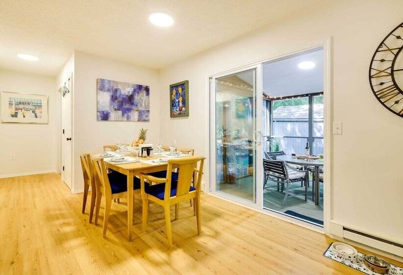 Tobyhanna Cottage W/ Screened In Porch & Fire Pit!