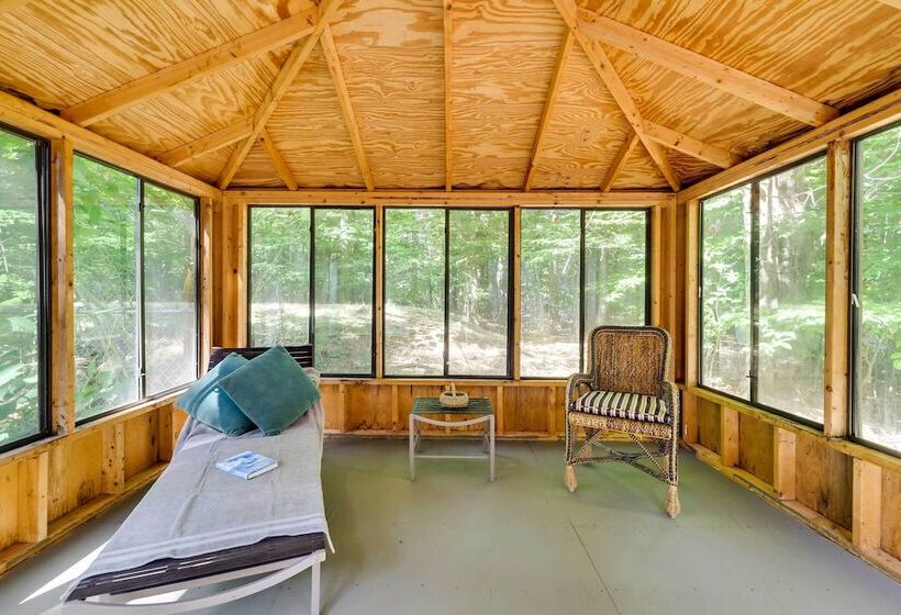 Tobyhanna Cottage W/ Screened In Porch & Fire Pit!