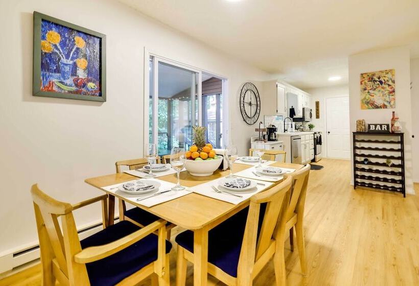 Tobyhanna Cottage W/ Screened In Porch & Fire Pit!