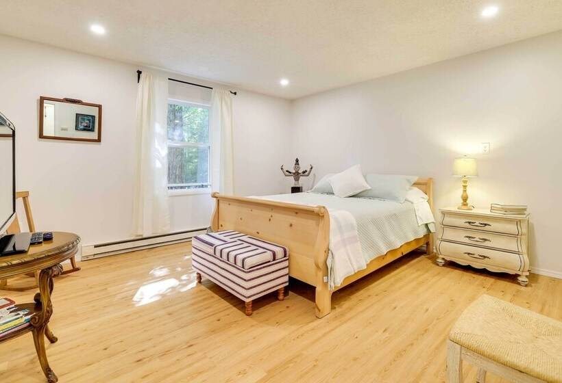 Tobyhanna Cottage W/ Screened In Porch & Fire Pit!