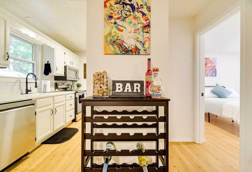 Tobyhanna Cottage W/ Screened In Porch & Fire Pit!