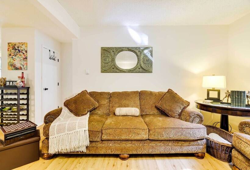 Tobyhanna Cottage W/ Screened In Porch & Fire Pit!