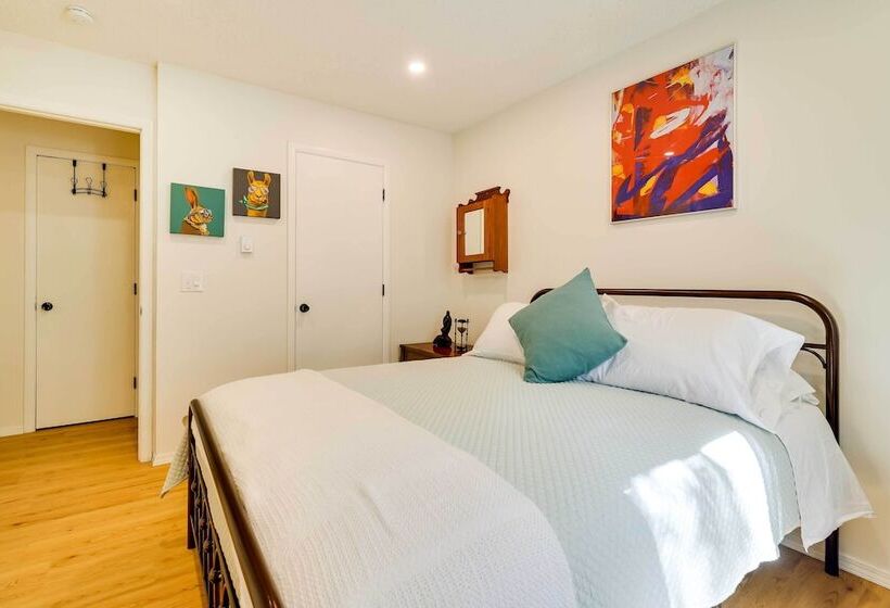 Tobyhanna Cottage W/ Screened In Porch & Fire Pit!