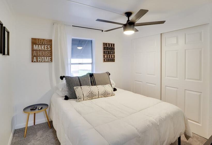 Updated Topock Home W/ Deck & Fire Pit!