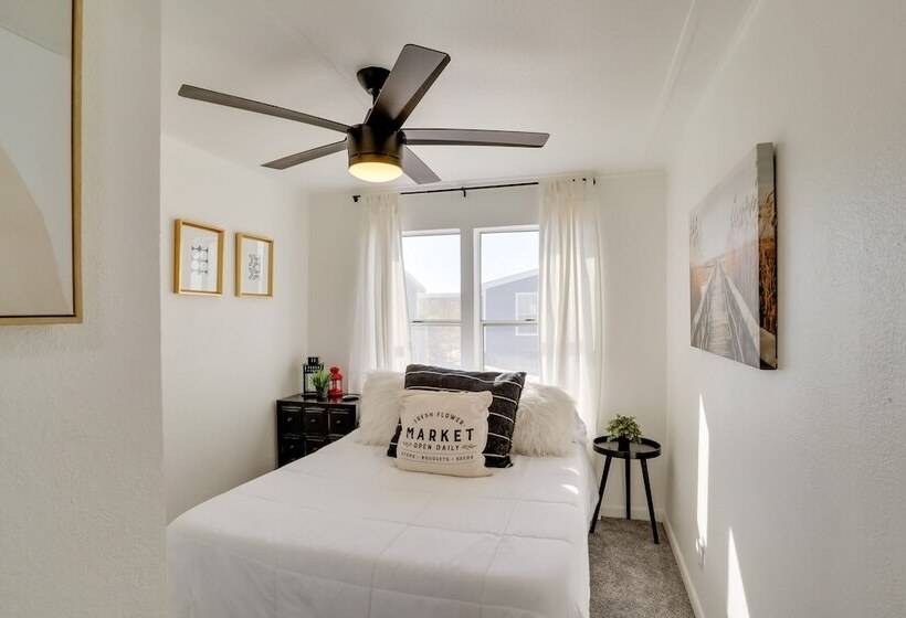 Updated Topock Home W/ Deck & Fire Pit!