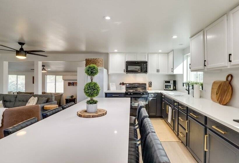 Updated Topock Home W/ Deck & Fire Pit!