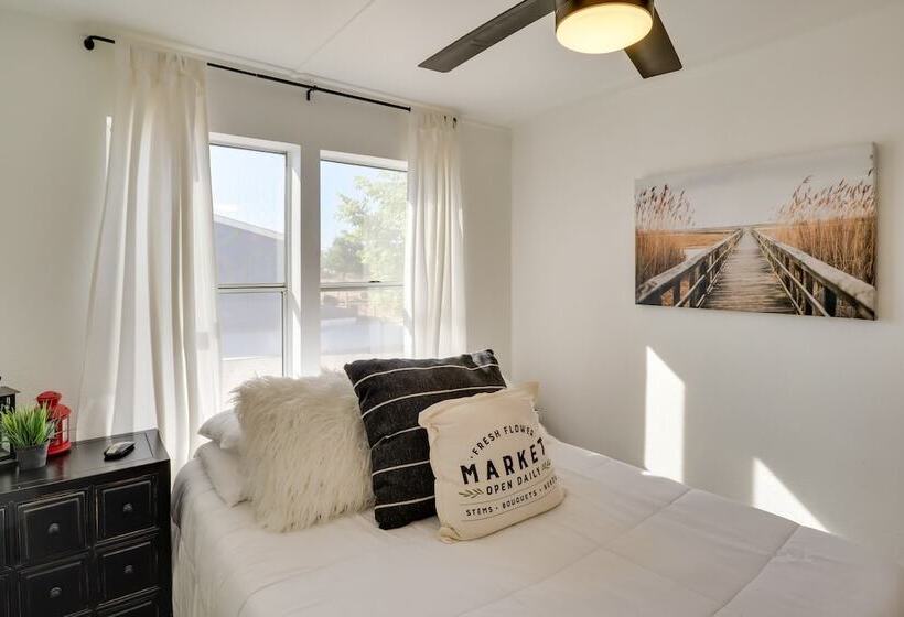 Updated Topock Home W/ Deck & Fire Pit!