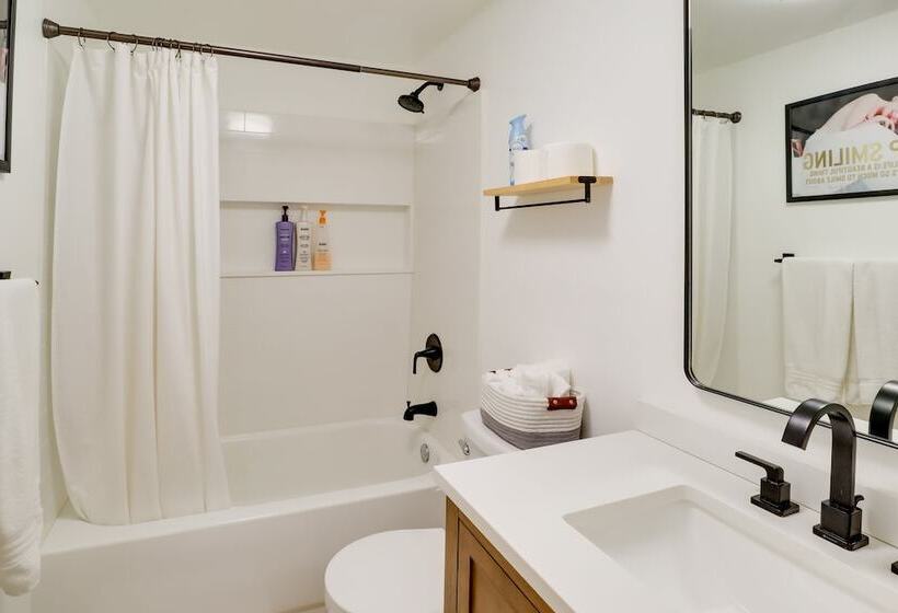 Updated Topock Home W/ Deck & Fire Pit!