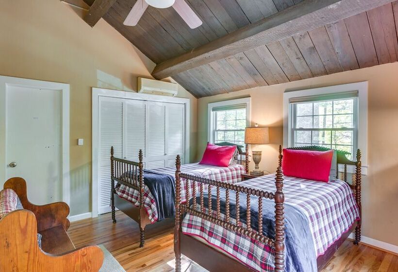 Well Appointed Boone Home W/ Hot Tub + Gas Grill