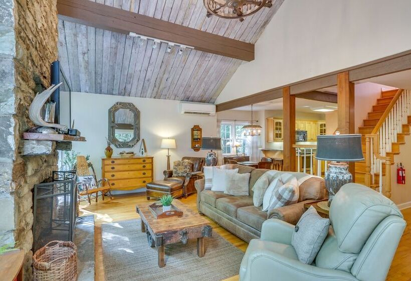 Well Appointed Boone Home W/ Hot Tub + Gas Grill