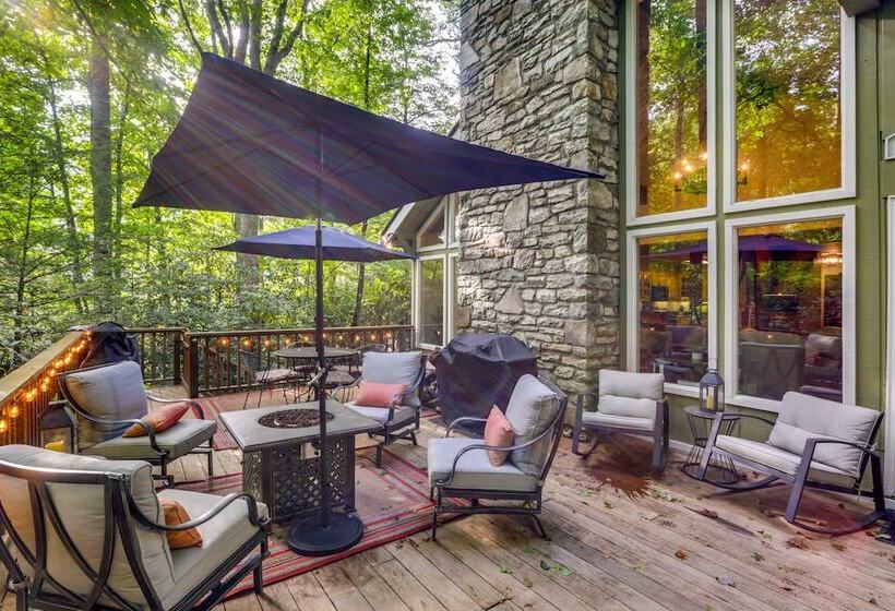 Well Appointed Boone Home W/ Hot Tub + Gas Grill