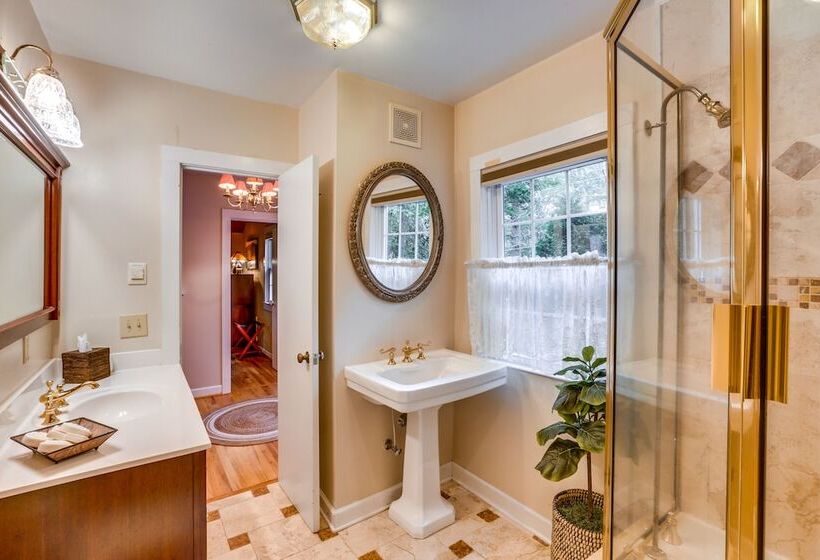 Well Appointed Boone Home W/ Hot Tub + Gas Grill