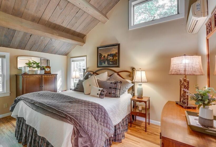 Well Appointed Boone Home W/ Hot Tub + Gas Grill