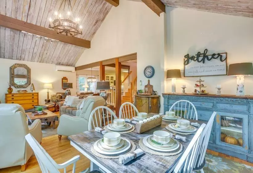 Well Appointed Boone Home W/ Hot Tub + Gas Grill