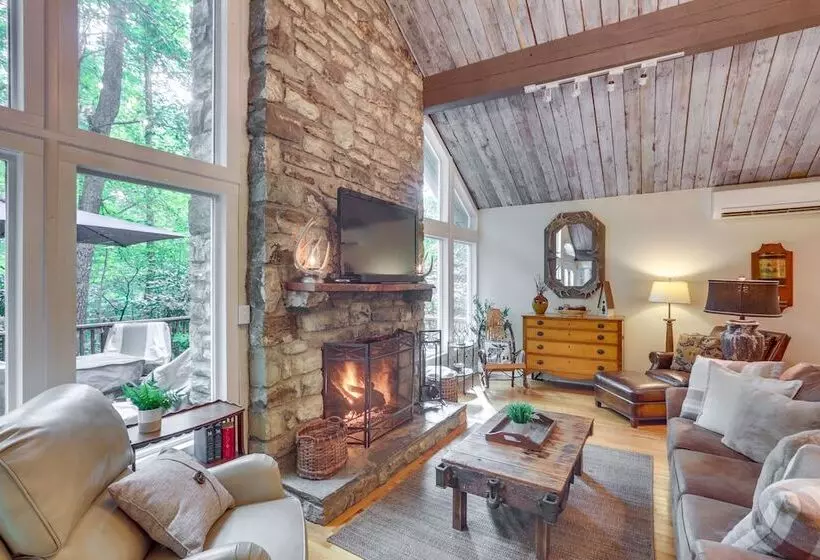 Well Appointed Boone Home W/ Hot Tub + Gas Grill