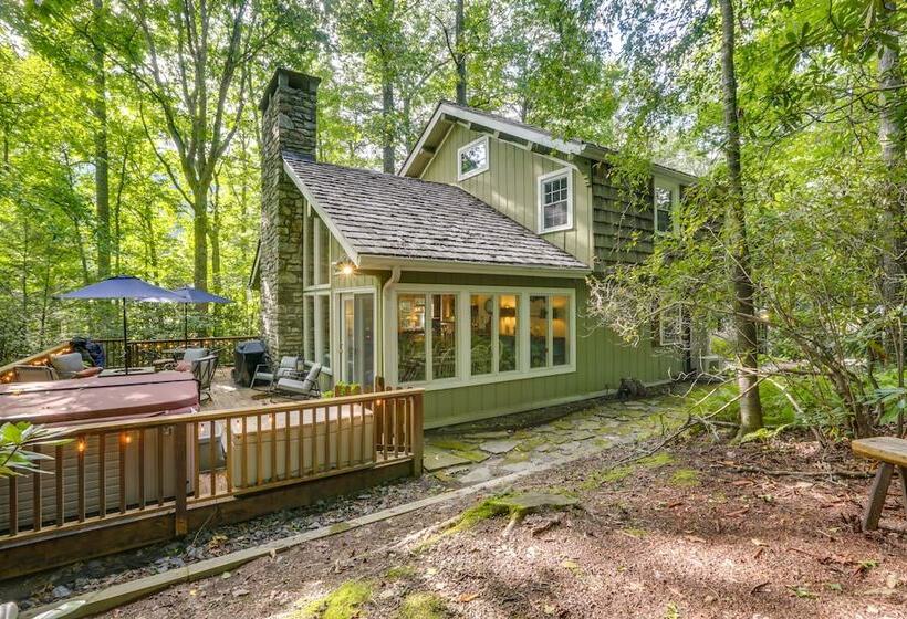 Well Appointed Boone Home W/ Hot Tub + Gas Grill