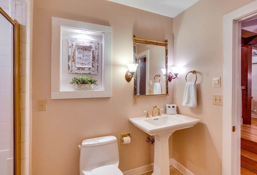 Well Appointed Boone Home W/ Hot Tub + Gas Grill