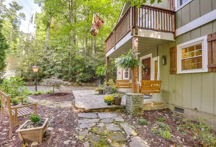 Well Appointed Boone Home W/ Hot Tub + Gas Grill