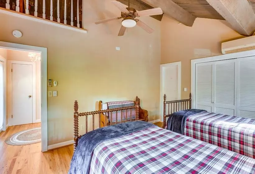 Well Appointed Boone Home W/ Hot Tub + Gas Grill