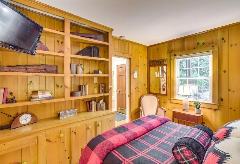 Well Appointed Boone Home W/ Hot Tub + Gas Grill