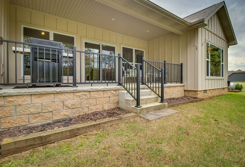 Flippin Home W/ Deck & Grill: Steps To White River