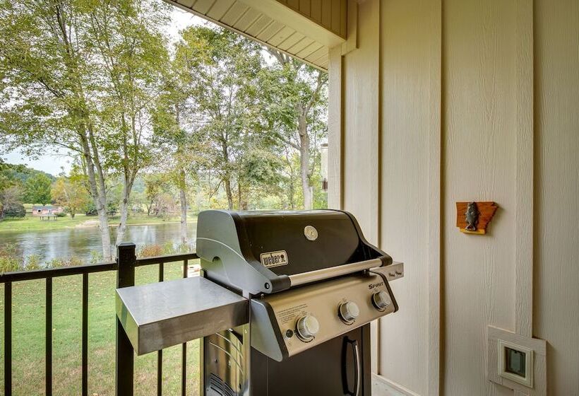 Flippin Home W/ Deck & Grill: Steps To White River