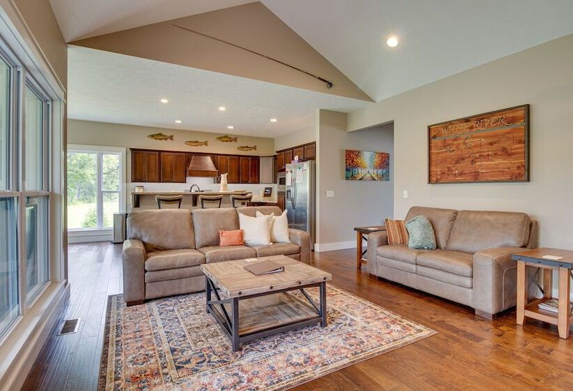 Flippin Home W/ Deck & Grill: Steps To White River