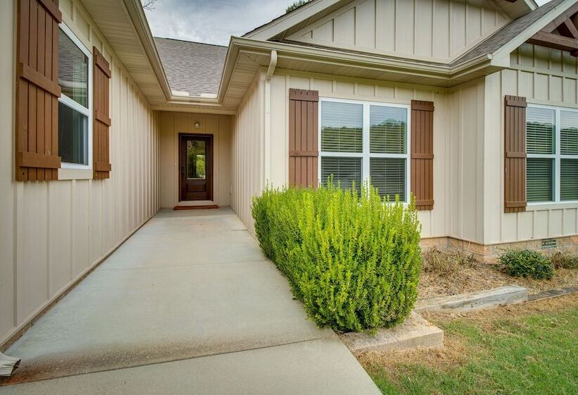 Flippin Home W/ Deck & Grill: Steps To White River