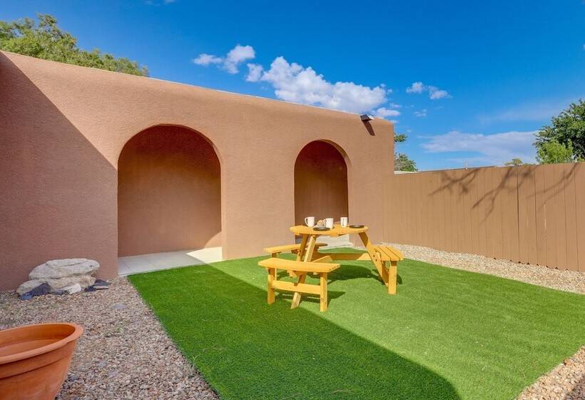 Albuquerque Home W/ Hot Tub + Putting Green!