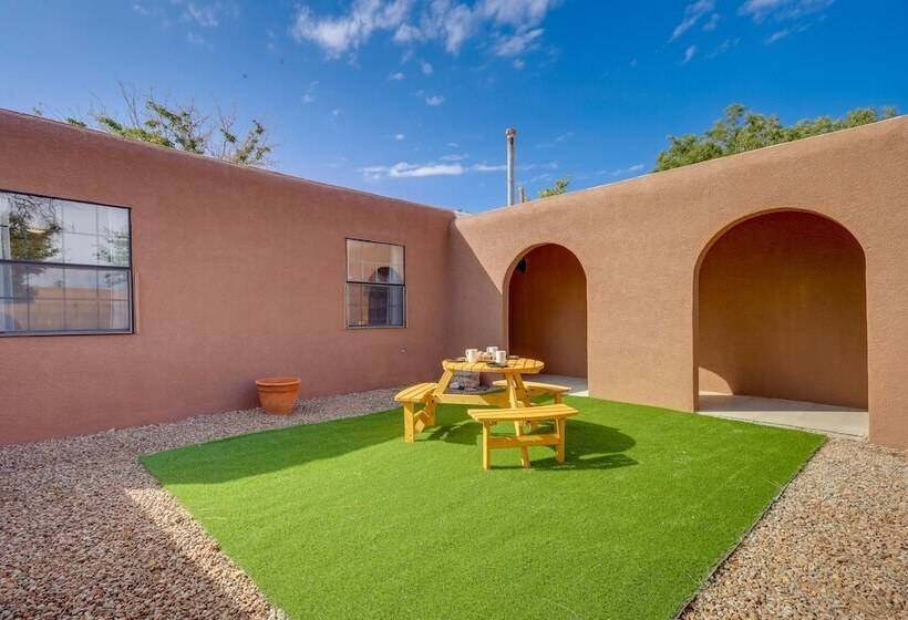 Albuquerque Home W/ Hot Tub + Putting Green!