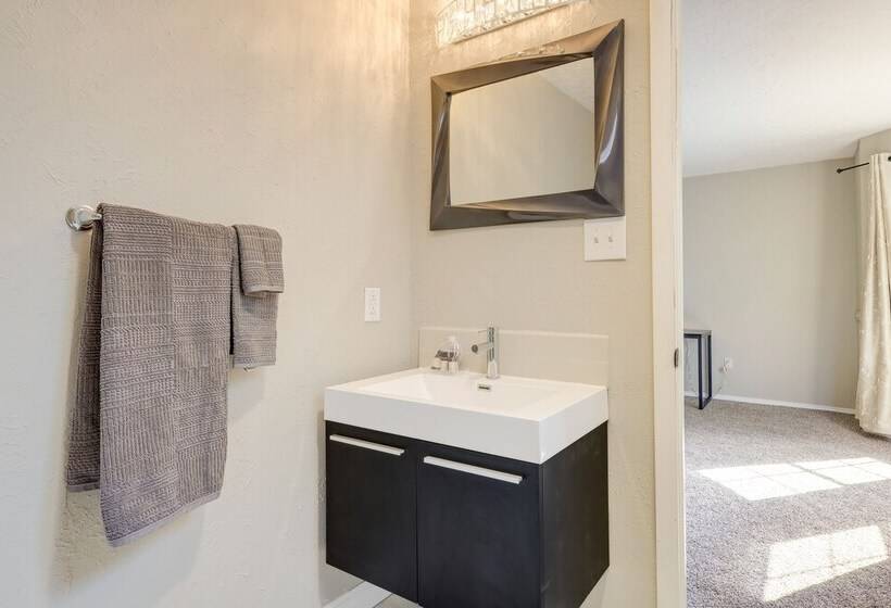 Albuquerque Home W/ Hot Tub + Putting Green!