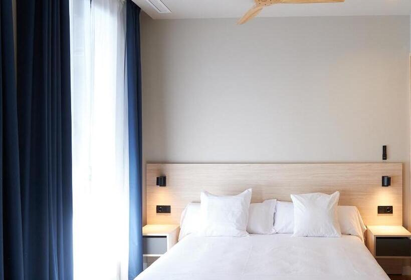 هتل Dorm4you Arena 2