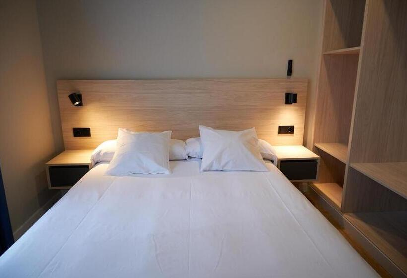 هتل Dorm4you Arena 2