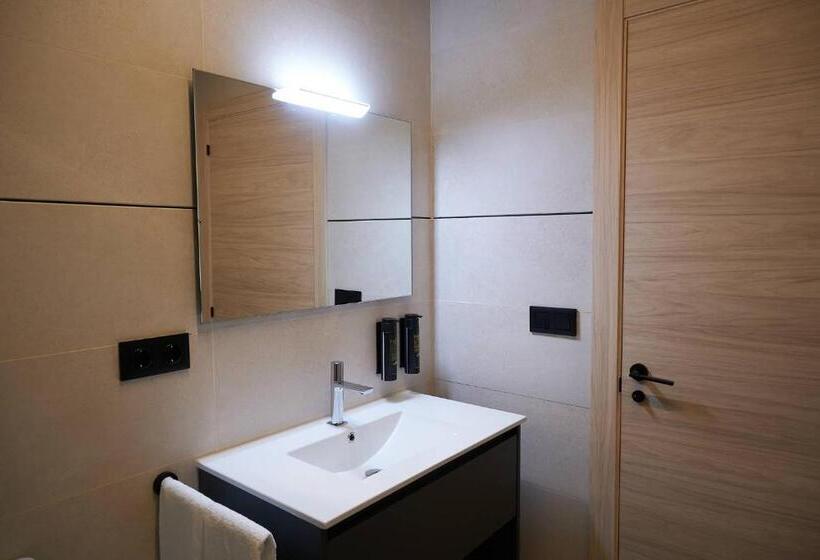 هتل Dorm4you Arena 2