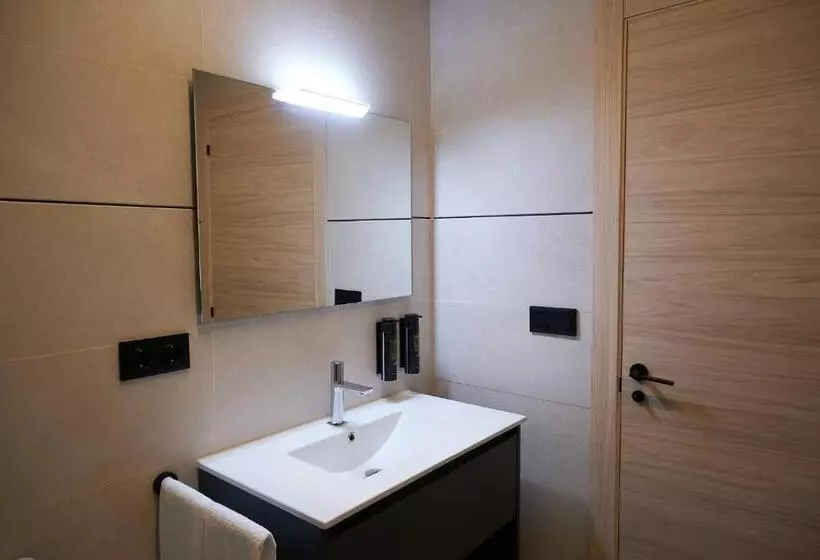 هتل Dorm4you Arena 2
