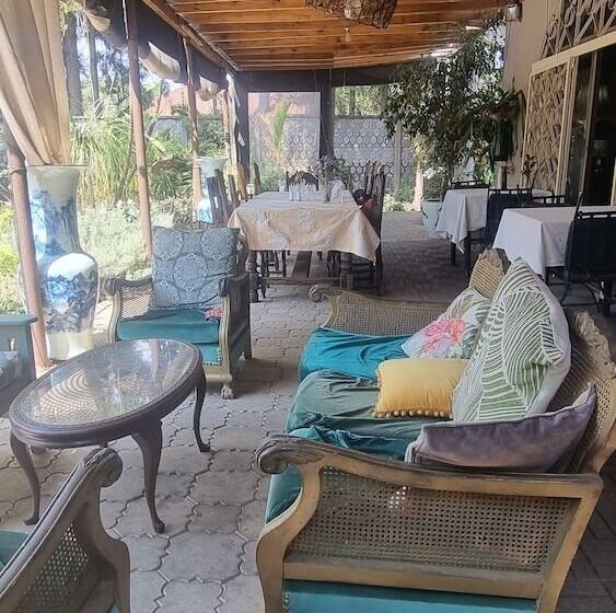 تختخواب و صبحانه The Gallery Boutique