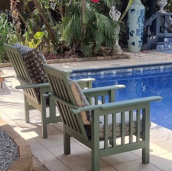 تختخواب و صبحانه The Gallery Boutique