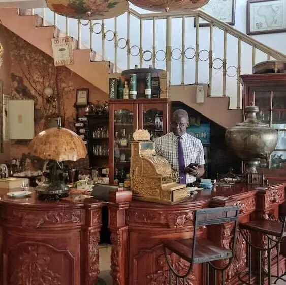 تختخواب و صبحانه The Gallery Boutique