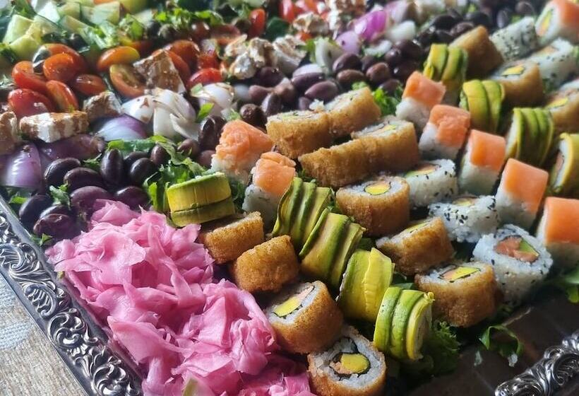 تختخواب و صبحانه The Gallery Boutique